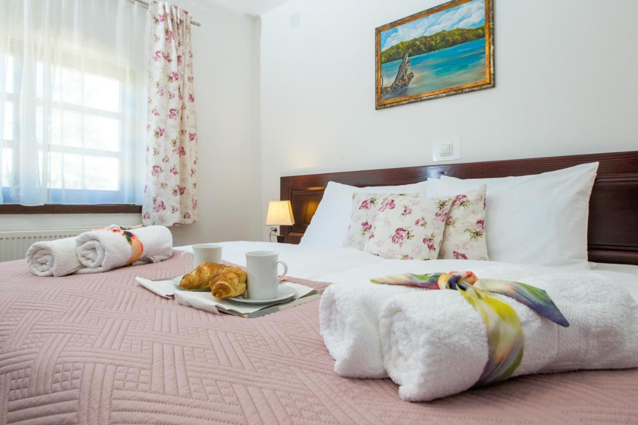 B&B Lady Of The Lake เยแซร์ตเซ ภายนอก รูปภาพ